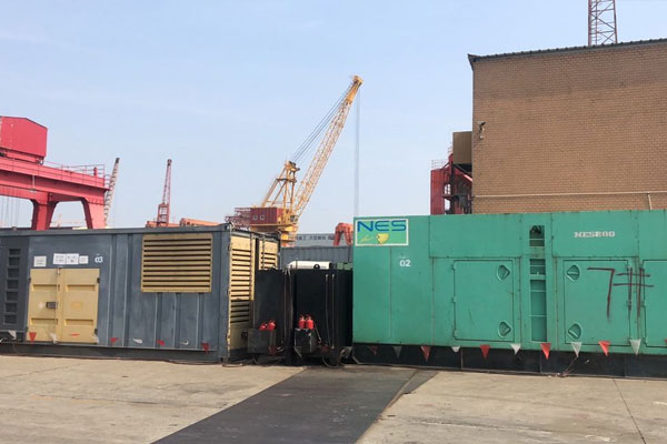 苏尼特右发电机出租空气滤清器的清洁频率是多少？